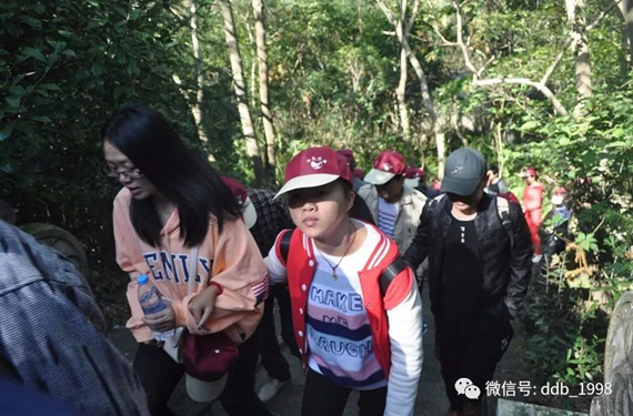 東都寶公司員工，聚首長嶼硐天